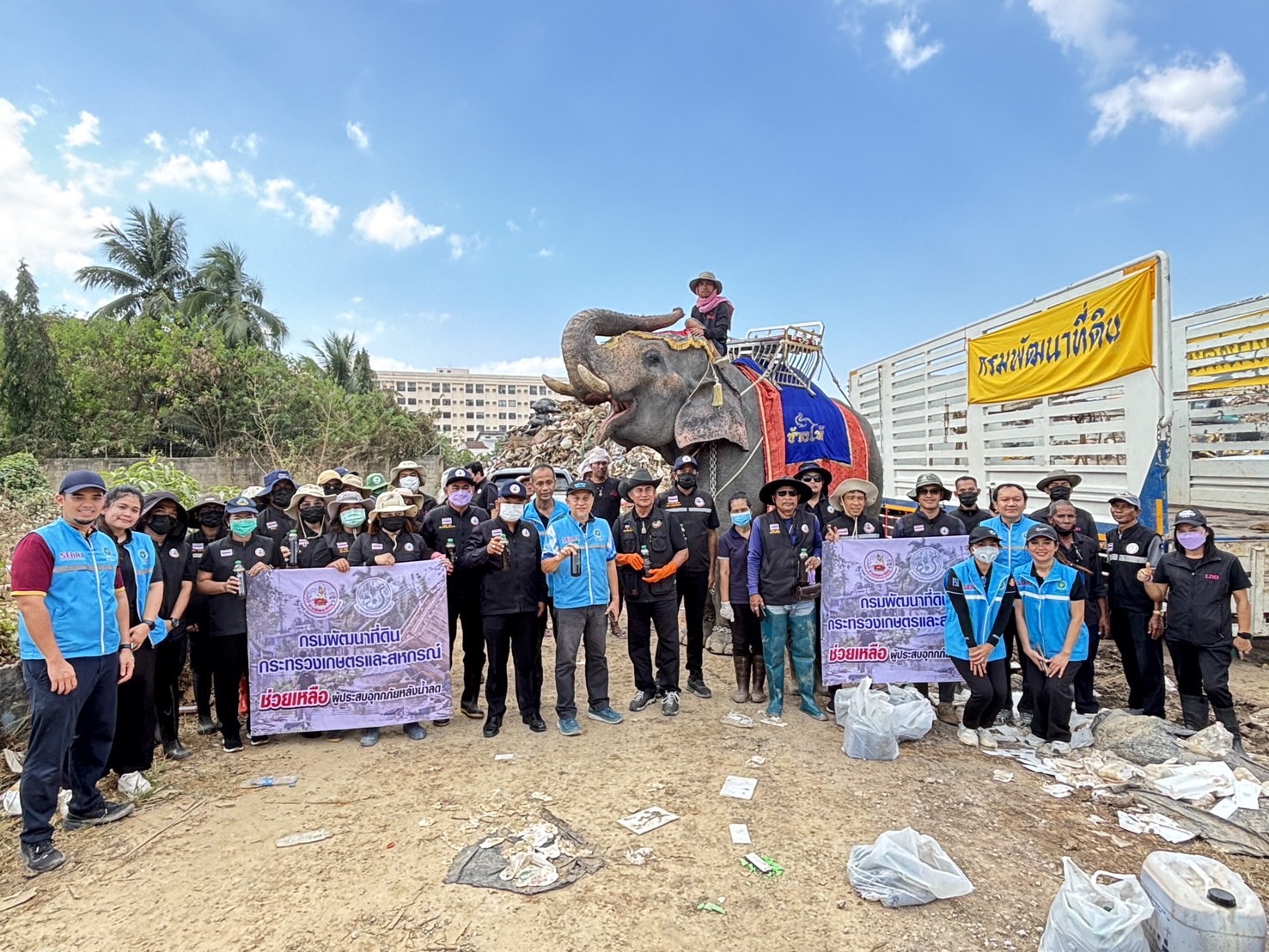 พด.ห่วงใยเกษตรกรทุกพื้นที่ เดินหน้าสนับสนุน “สารเร่งซุปเปอร์ พด.6”บำบัดน้ำเสีย–ฟื้นฟูดิน หลังสถานการณ์น้ำลดในภาคใต้ 3 S 107642908