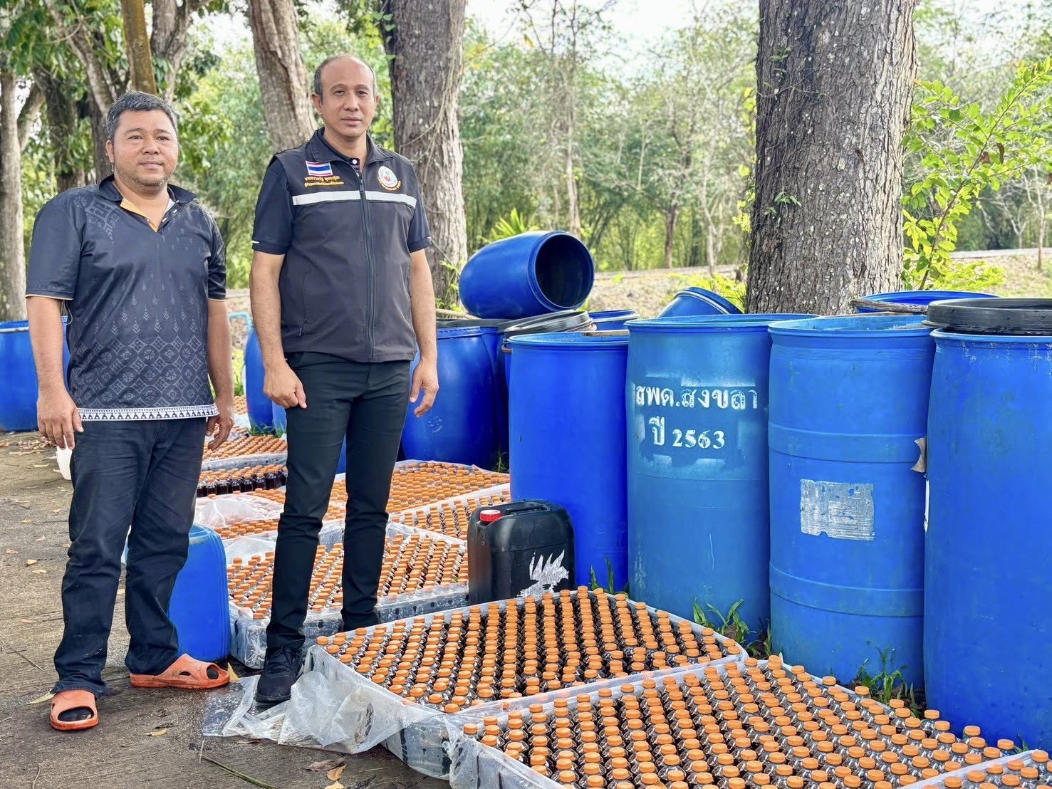 พด.ห่วงใยเกษตรกรทุกพื้นที่ เดินหน้าสนับสนุน “สารเร่งซุปเปอร์ พด.6”บำบัดน้ำเสีย–ฟื้นฟูดิน หลังสถานการณ์น้ำลดในภาคใต้ 8 S 107642914