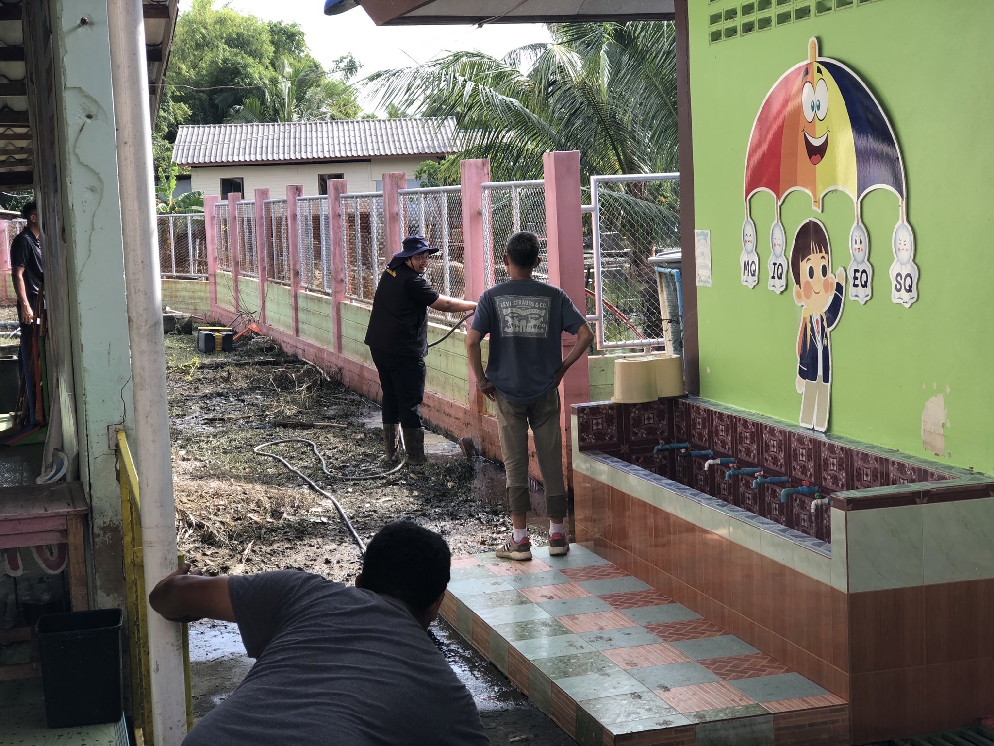 พด.ห่วงใยเกษตรกรทุกพื้นที่ เดินหน้าสนับสนุน “สารเร่งซุปเปอร์ พด.6”บำบัดน้ำเสีย–ฟื้นฟูดิน หลังสถานการณ์น้ำลดในภาคใต้ 12 S 107642919