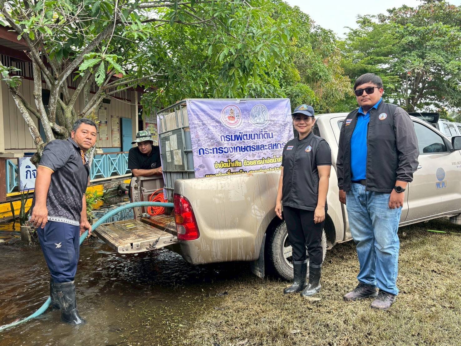 พด.ห่วงใยเกษตรกรทุกพื้นที่ เดินหน้าสนับสนุน “สารเร่งซุปเปอร์ พด.6”บำบัดน้ำเสีย–ฟื้นฟูดิน หลังสถานการณ์น้ำลดในภาคใต้ 13 S 107642920