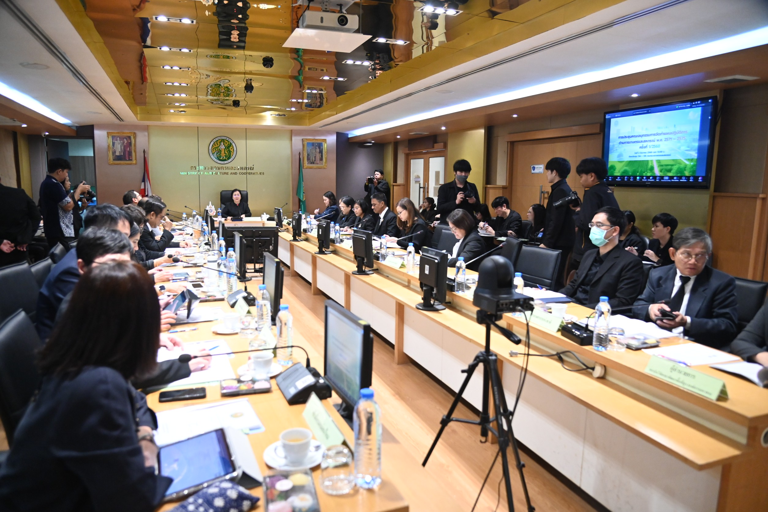 รองปลัดเกษตรฯ เร่งผลักดัน (ร่าง) แผนปฏิบัติการด้านการเกษตรและสหกรณ์ พ.ศ. 2571 – 2575 ยกระดับเกษตรกรสู่ผู้ประกอบธุรกิจเกษตรสมัยใหม่ รับมือสถานการณ์การเปลี่ยนแปลงด้านการเกษตรในระยะ 5 ปีข้างหน้า สร้างความมั่นคงให้กับเกษตรกร 4 S 134226005