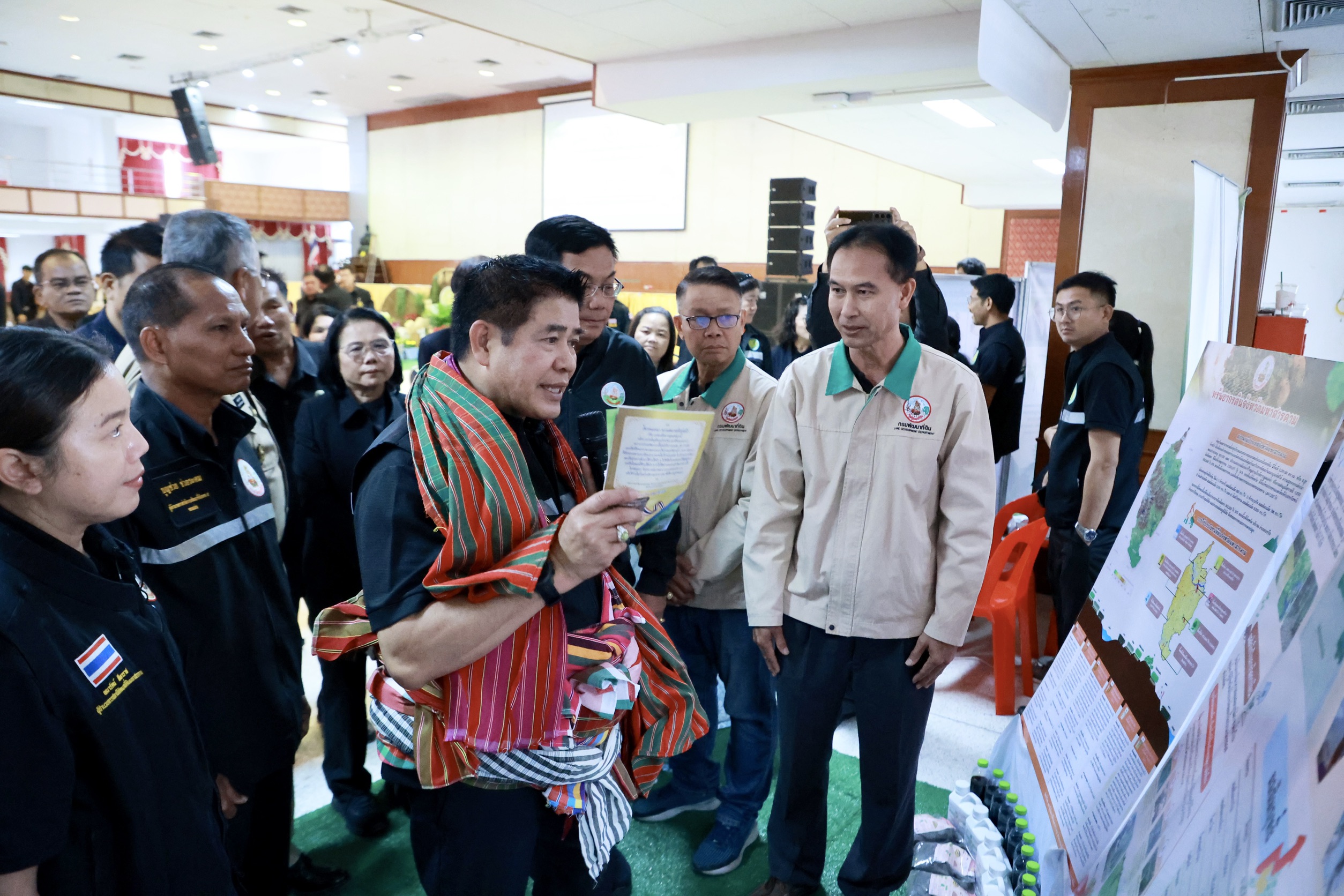 “ร้อยเอก ธรรมนัส” ประชาสัมพันธ์เชิงรุกภารกิจกองทุนฟื้นฟูและพัฒนาเกษตรกร ในพื้นที่จังหวัดมหาสารคาม ยกระดับคุณภาพชีวิตเกษตรกรอย่างยั่งยืน 4 S 145768512