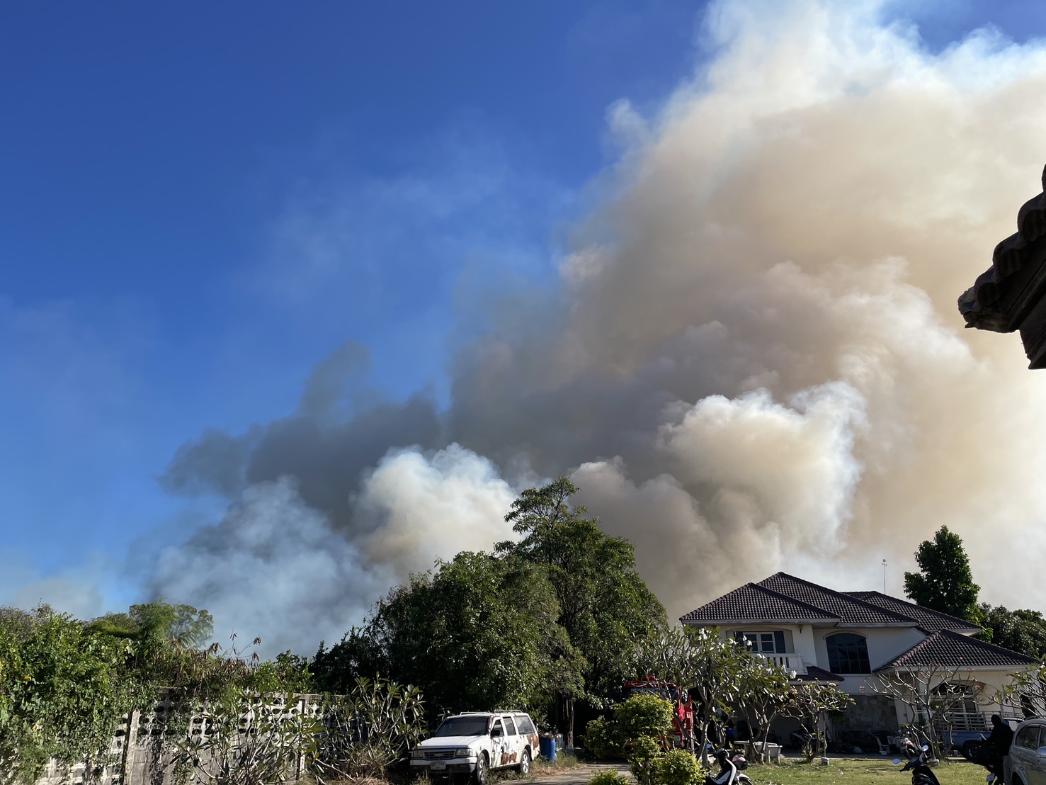 ผู้ว่า ฯ อ่างทอง สั่งการแจ้งความเอาผิดคนลักลอบเผาพื้นที่เกษตรย่านโพสะ 5 S 176816165