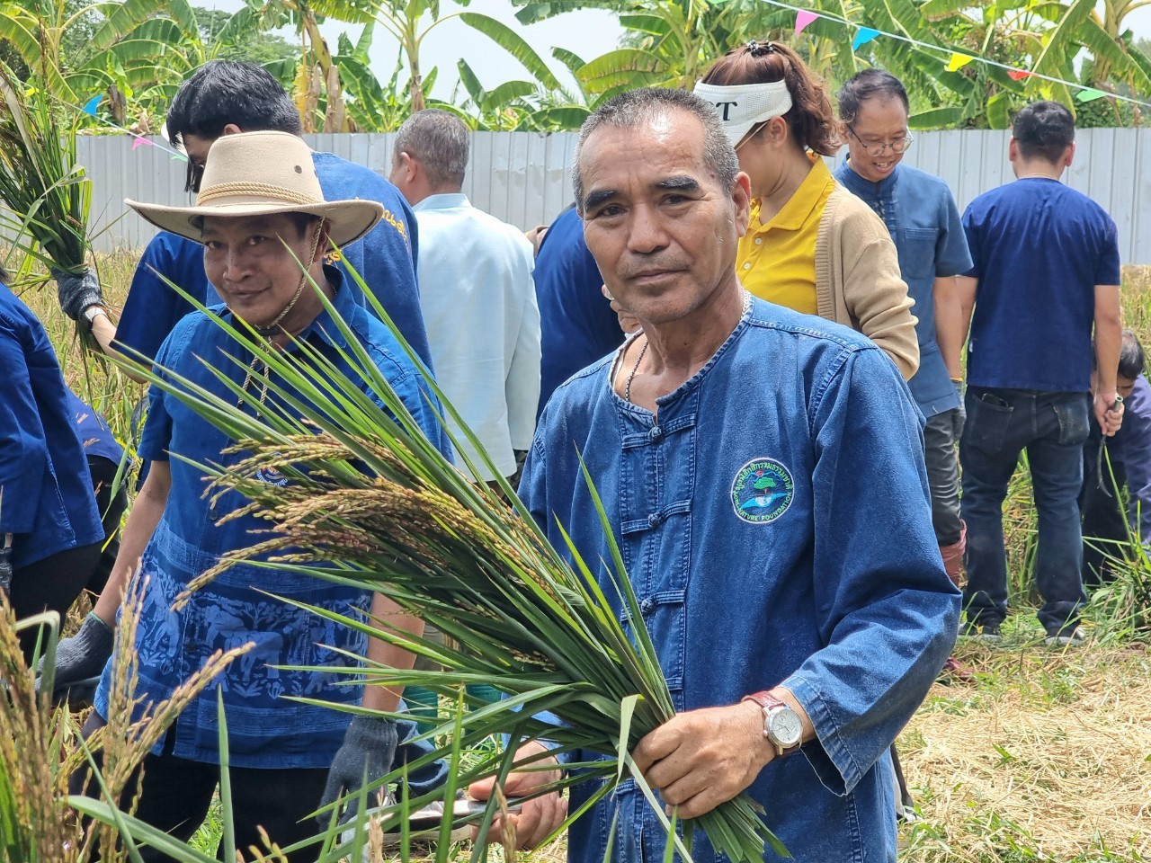 ปธ.สภาเกษตรฯ อ่างทอง ตั้งคำถาม บางเพจ นำข้อมูลค่าฝุ่นละอองขนาดเล็กเกินมาตรฐาน มาเผยแพร่ ทำเกษตรกรอ่างทอง ตกเป็น S 178495495