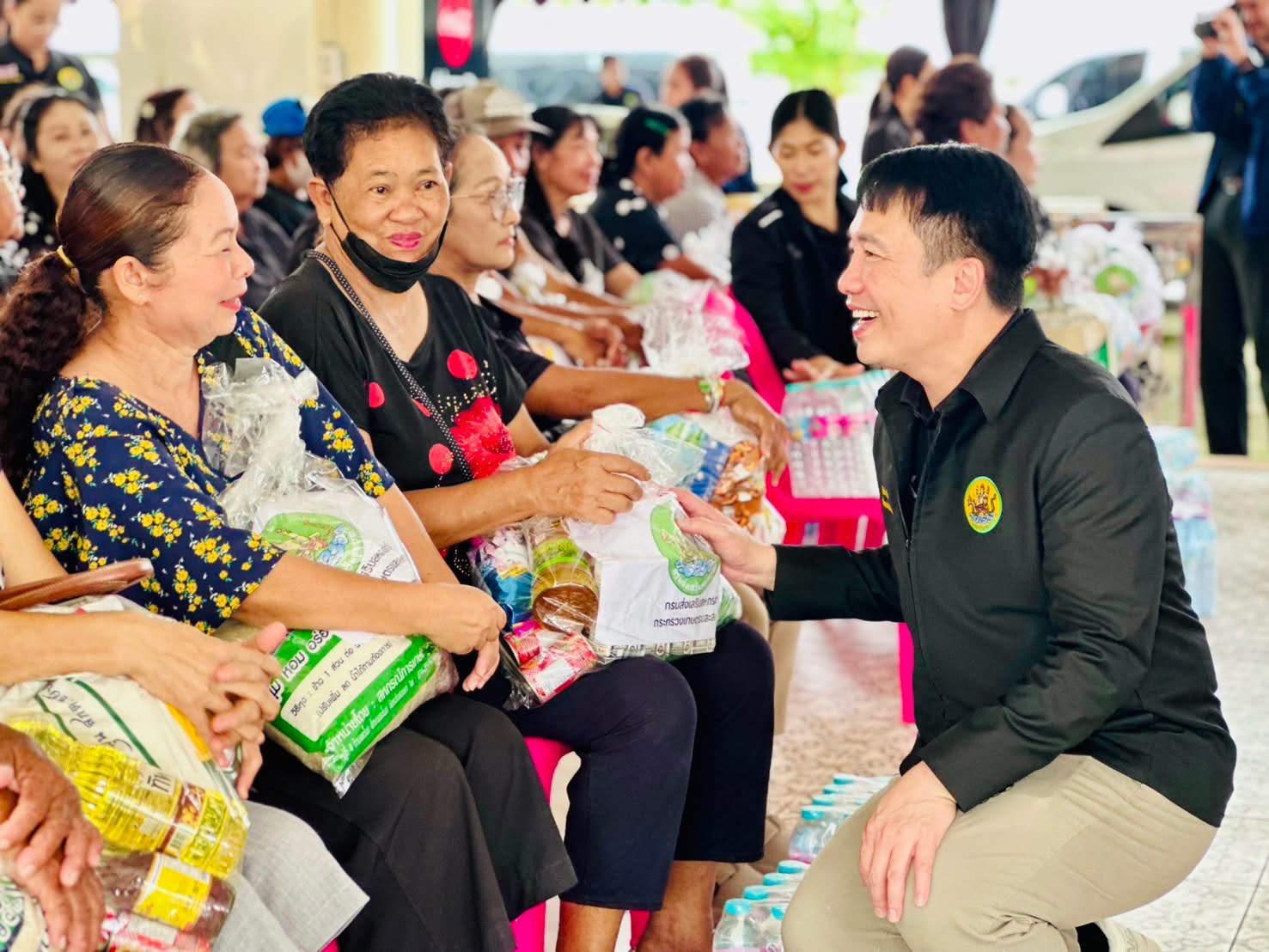 อธิบดีกรมส่งเสริมสหกรณ์ นำทีมผู้บริหารกรมฯ ลงใต้ มอบถุงยังชีพพร้อมเดินหน้ามาตรการเยียวยาฟื้นฟูอาชีพแก่สมาชิกสหกรณ์หลังน้ำลด 5 S 194675110