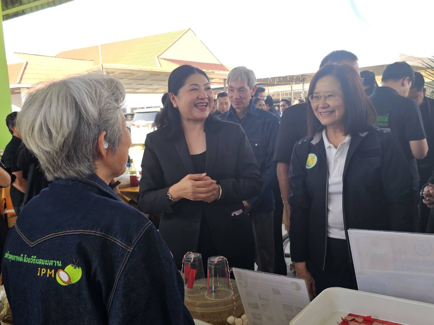 กระทรวงเกษตรฯ จัดงานรณรงค์การถ่ายทอดเทคโนโลยีจัดการสุขภาพพืชให้มีประสิทธิภาพ ภายใต้แนวคิด “มะพร้าวสุขภาพดี ด้วยวิธี IPM” เพื่อป้องกันศัตรูมะพร้าวและลดความเสียหายต่อผลผลิตให้เกษตรกรให้ยั่งยืน 7 S 19726392 0