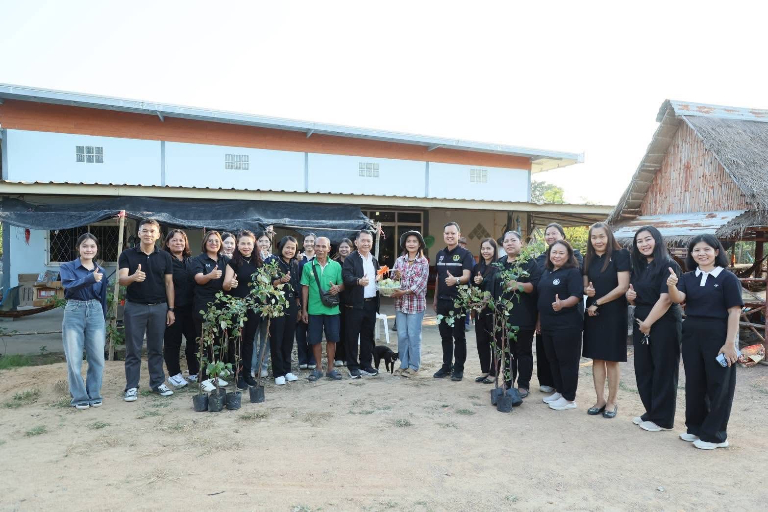 เกษตรนครสวรรค์ โชว์ของดีเมืองปากน้ำโพธิ์ ลุยงานส่งเสริมเกษตรกรต้นแบบ ศพก. ผลิตส้มโอแม่วงก์ พุทราน้ำอ้อยกางมุ้ง มุ่งสร้างรายได้ยั่งยืน 7 S 21127188