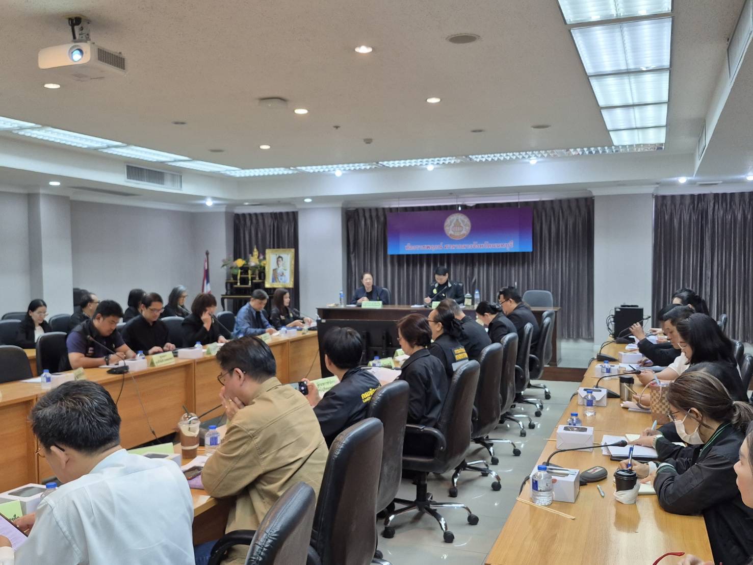 “รองปลัดฯ กฤษ” ลงพื้นที่ติดตามขับเคลื่อน “บ้านมั่นคงสามัคคีติวานนท์” สร้างความมั่นคงด้านเกษตรและอาหาร ด้วยหลัก “ตลาดนำ นวัตกรรมเสริม เพิ่มรายได้” 8 S 25313311