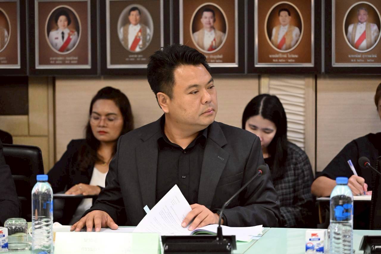 ปลัดเกษตรฯ นั่งหัวโต๊ะถกบอร์ดโคนมฯ เร่งบริหารจัดสรรโควตานำเข้าสินค้านม ปี 2569 อย่างรอบคอบ 10 S 25919511