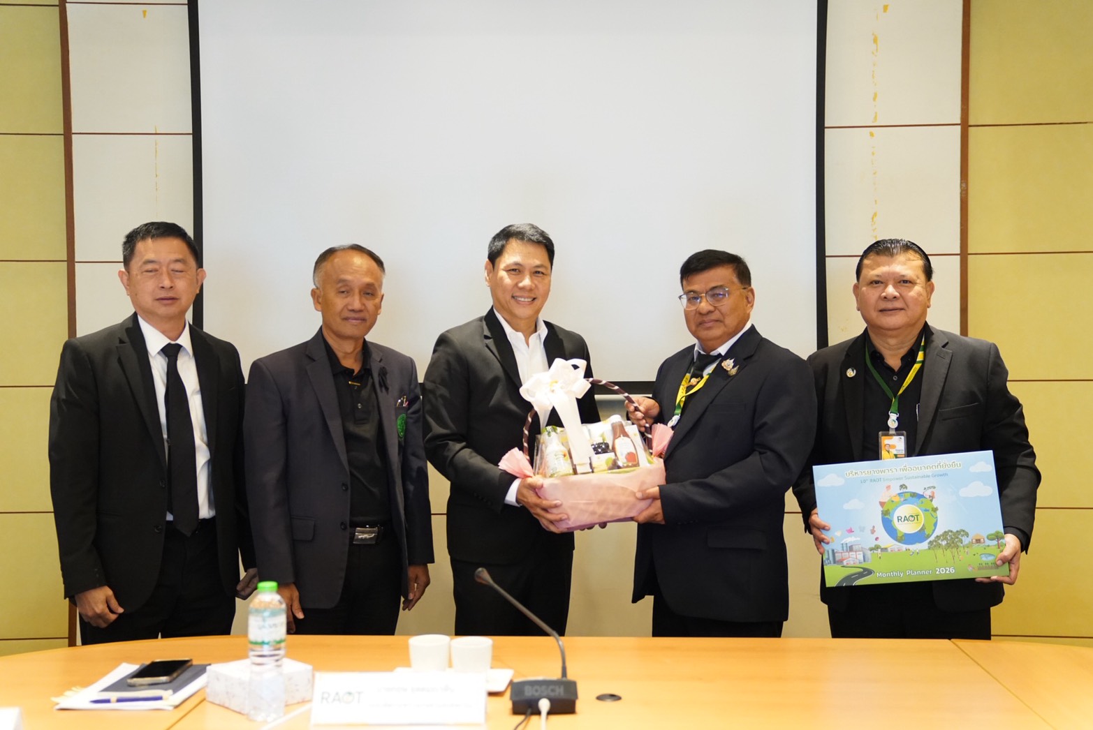 เกษตรฯ หนุน กยท. เดินหน้าโครงการเร่งด่วน เสริมรายได้ สร้างโอกาส ดันตลาดชาวสวนยาง 9 S 25952346