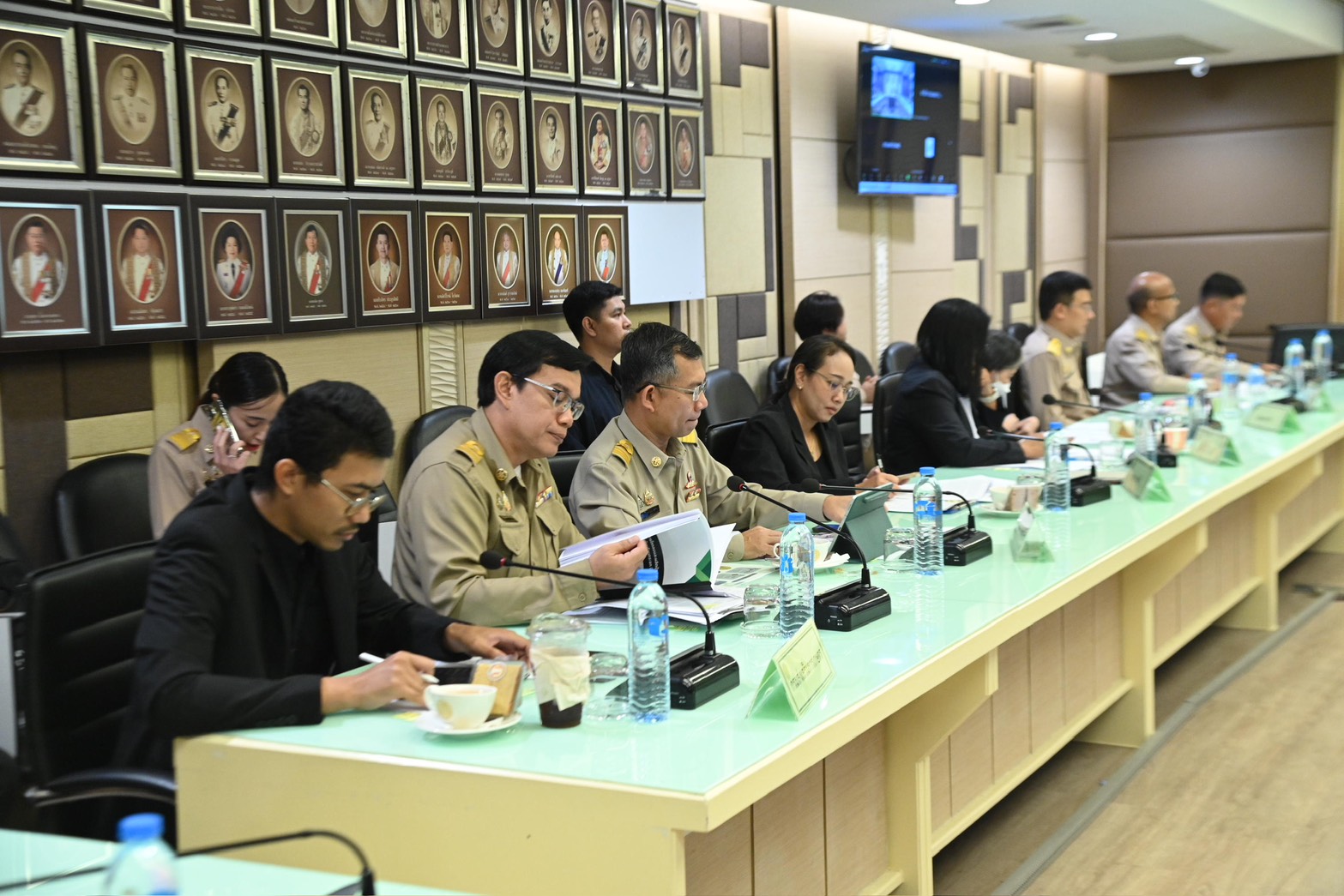 รองปลัดเกษตรฯ ปรับกระบวนทัศน์สู้ PM2.5 ตั้ง 'คลัสเตอร์' คุมเข้มพื้นที่เกษตรทั่วประเทศมุ่งใช้ข้อมูลขับเคลื่อนลดการเผาพื้นที่เกษตรกรรม 6 S 3211274