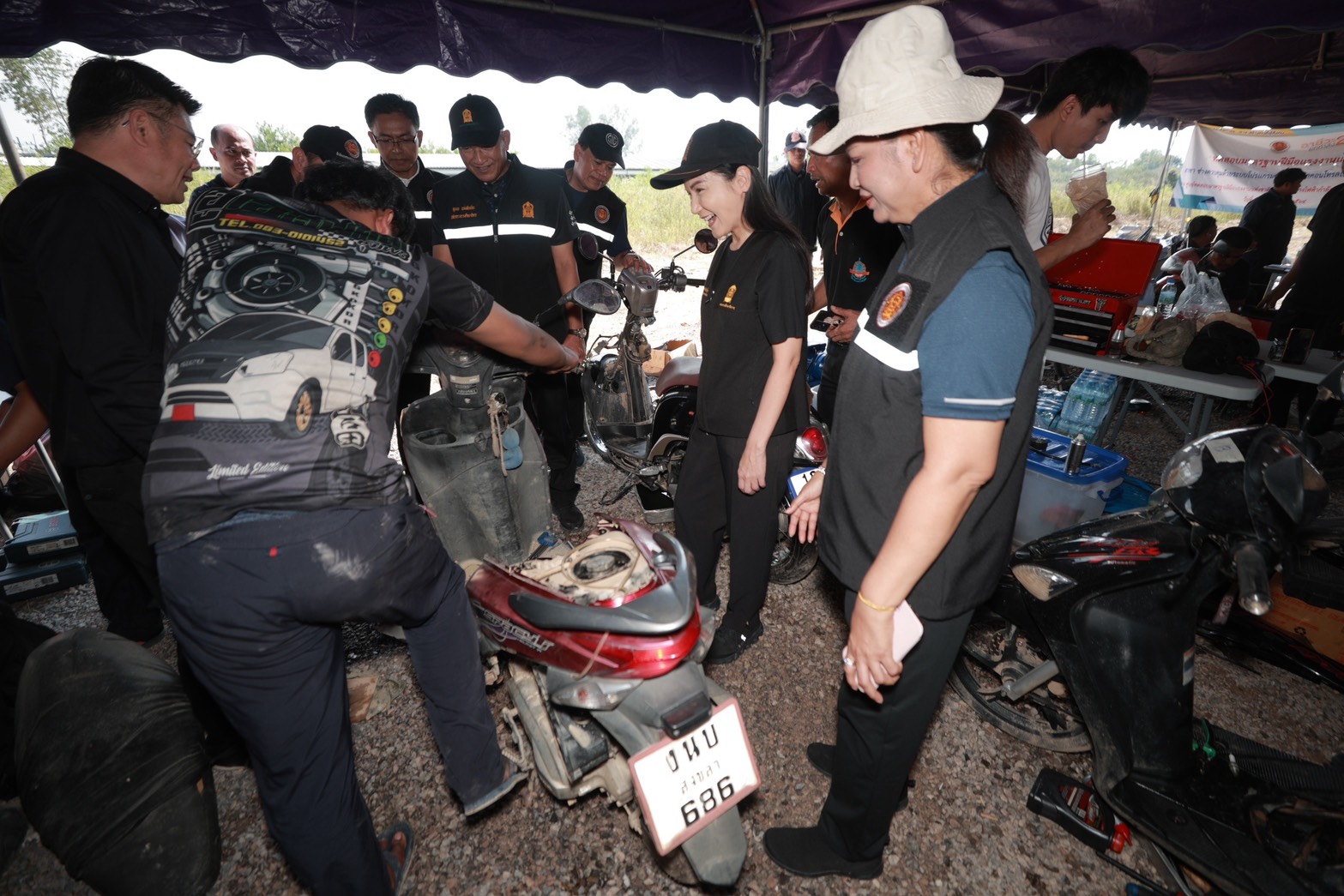 Fix It Center เต็มกำลัง “รมว.นฤมล”ตระเวนทั่วหาดใหญ่ตรวจความพร้อม กำชับ เร่งงาน รวดเร็ว ปลอดภัย และทั่วถึง ช่วยชาวบ้านซ่อมของเสียจากน้ำท่วม 7 S 35086724