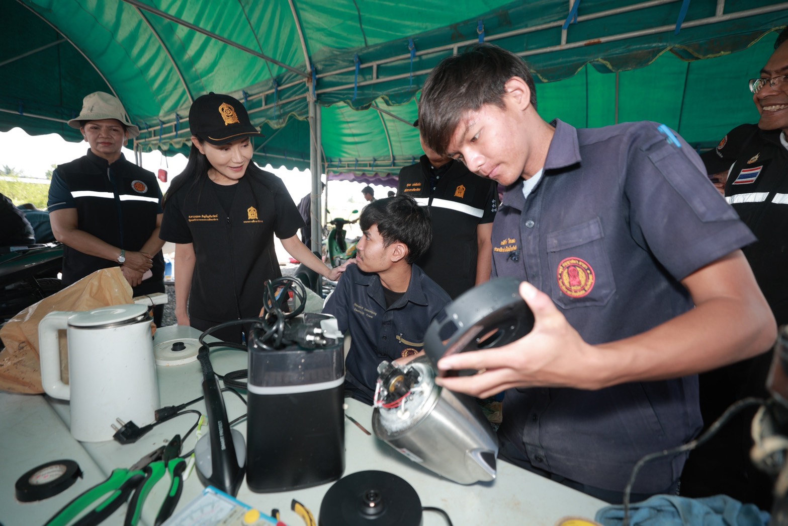Fix It Center เต็มกำลัง “รมว.นฤมล”ตระเวนทั่วหาดใหญ่ตรวจความพร้อม กำชับ เร่งงาน รวดเร็ว ปลอดภัย และทั่วถึง ช่วยชาวบ้านซ่อมของเสียจากน้ำท่วม 9 S 35086748