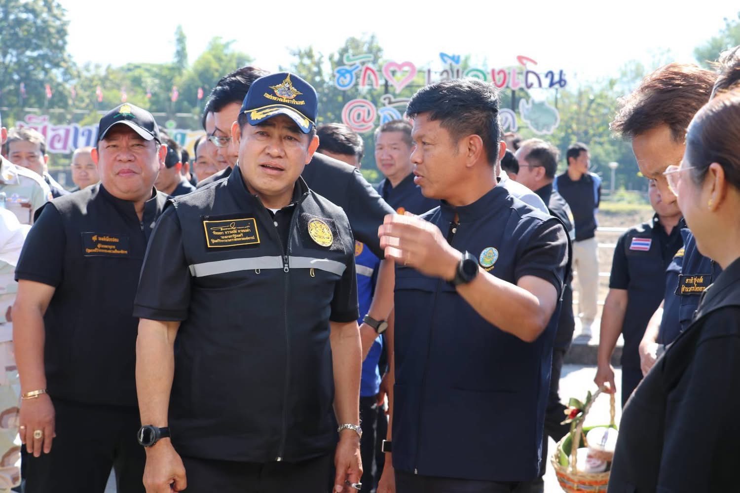 “รมว.ธรรมนัส”ลงพื้นที่ลำปาง เร่งเดินหน้าโครงการ “ประตูระบายน้ำวังบ้านเหล่า”แก้น้ำท่วม–ภัยแล้ง เพิ่มน้ำต้นทุน 4.41 ล้าน ลบ.ม.เอื้อพื้นที่เกษตร 5,775 ไร่ ย้ำนักการเมืองต้องทำงานตลอด ไม่ใช่หายหน้า โผล่มาอีกทีตอนหาเสียง 3 S 3932422
