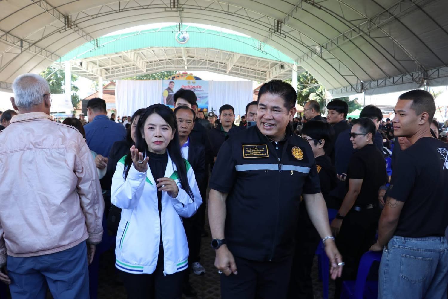 “รมว.ธรรมนัส”ลงพื้นที่ลำปาง เร่งเดินหน้าโครงการ “ประตูระบายน้ำวังบ้านเหล่า”แก้น้ำท่วม–ภัยแล้ง เพิ่มน้ำต้นทุน 4.41 ล้าน ลบ.ม.เอื้อพื้นที่เกษตร 5,775 ไร่ ย้ำนักการเมืองต้องทำงานตลอด ไม่ใช่หายหน้า โผล่มาอีกทีตอนหาเสียง 4 S 3932428