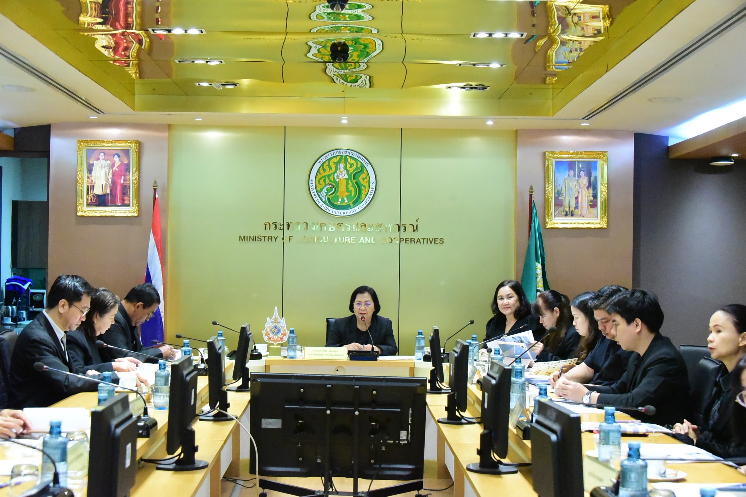 “รองปลัดเกษตรฯ” เป็นประธานการประชุมคณะอนุกรรมการวัตถุดิบสมุนไพร ครั้งที่ 3/2568 เพิ่มชนิดพืชสมุนไพรอีก 61 ชนิดจากเดิม 89 ชนิด รวมเป็น 150 ชนิดเพื่อให้ครอบคลุมพืชสมุนไพรของไทย และเป็นการเพิ่มโอกาสในการสร้างรายได้ให้กับเกษตรกร 4 S 496271438