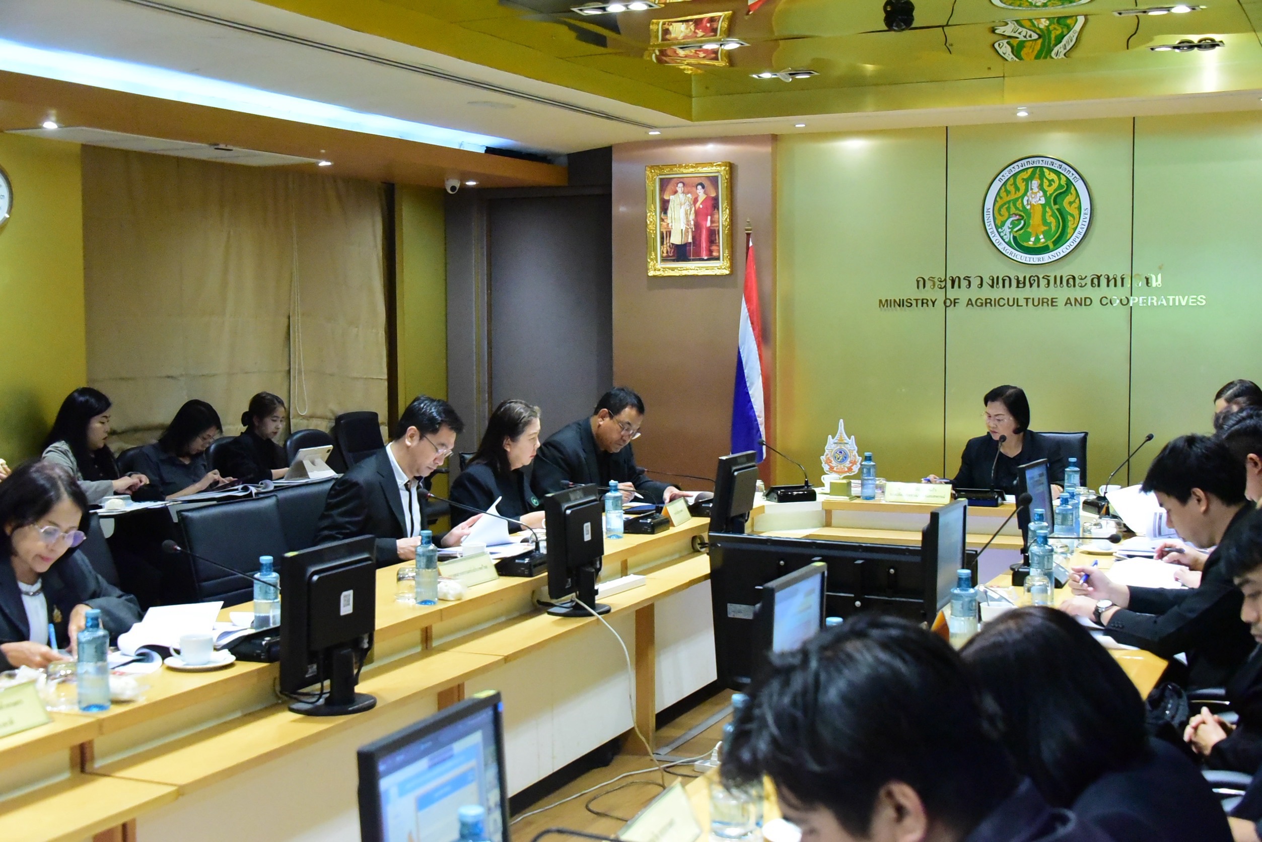 “รองปลัดเกษตรฯ” เป็นประธานการประชุมคณะอนุกรรมการวัตถุดิบสมุนไพร ครั้งที่ 3/2568 เพิ่มชนิดพืชสมุนไพรอีก 61 ชนิดจากเดิม 89 ชนิด รวมเป็น 150 ชนิดเพื่อให้ครอบคลุมพืชสมุนไพรของไทย และเป็นการเพิ่มโอกาสในการสร้างรายได้ให้กับเกษตรกร 6 S 496271446