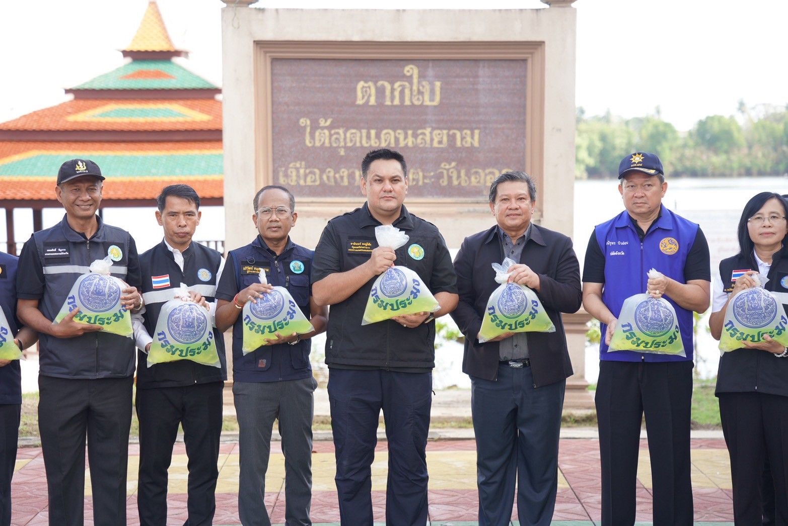 “รมช.อามินทร์” ชูสินค้าท้องถิ่นนราธิวาส “ปลากุเรา” เน้นแปรรูปหลากหลาย- ปลอดภัย สร้างมูลค่าเพิ่ม หนุนเศรษฐกิจชุมชน 9 S 496468011