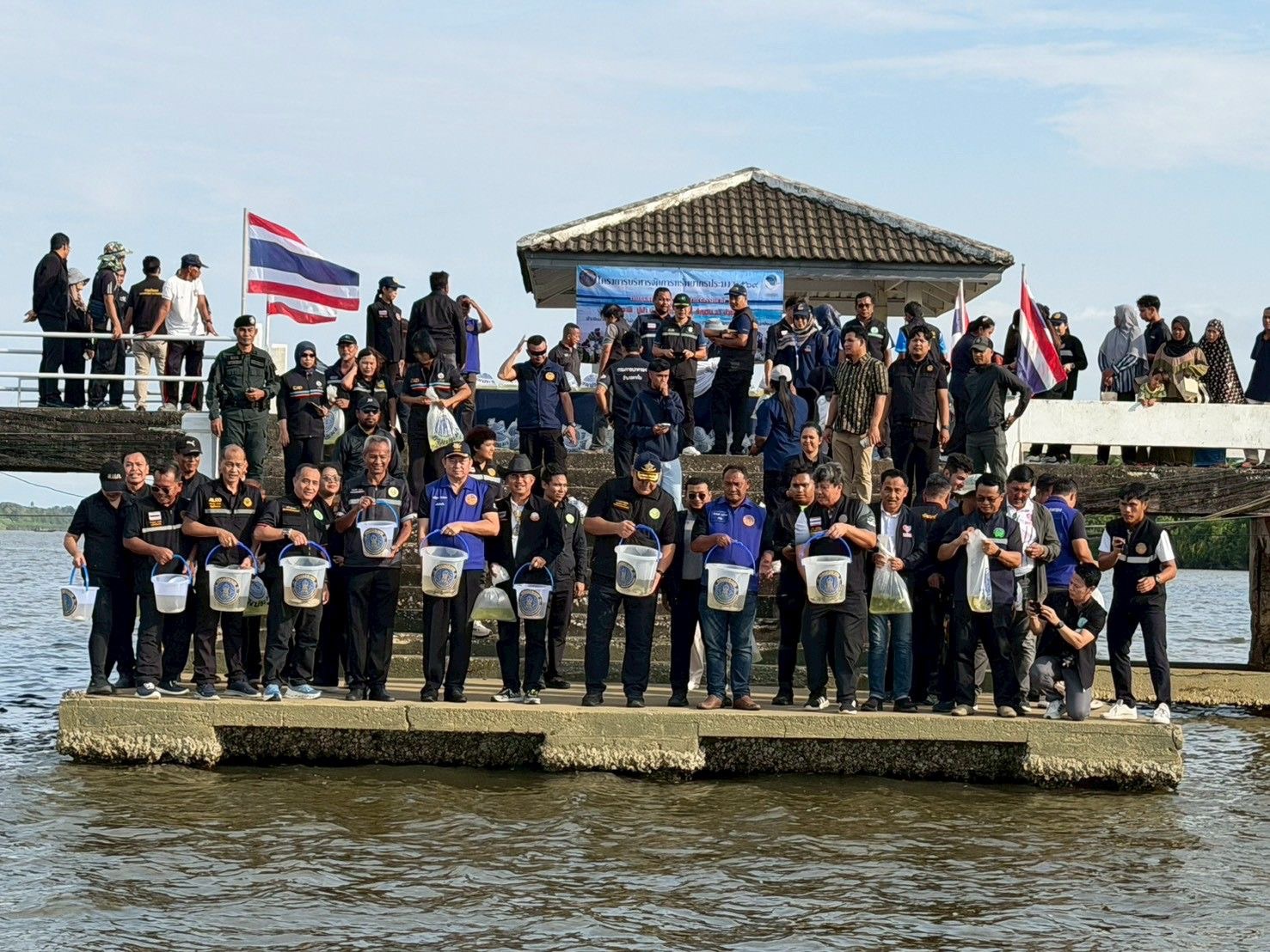 “รมช.อามินทร์” ลงพื้นที่นราธิวาส ขับเคลื่อนประมงชายแดนใต้ ดันเพาะปลากุเรา GI ฟื้นฟูทรัพยากร สร้างรายได้ชุมชน พร้อมซ่อมสะพานตากใบ ยกระดับคุณภาพชีวิตประชาชน 6 S 496779349