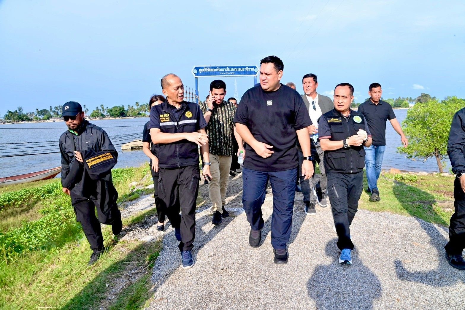 “รมช.อามินทร์” ลงพื้นที่นราธิวาส ขับเคลื่อนประมงชายแดนใต้ ดันเพาะปลากุเรา GI ฟื้นฟูทรัพยากร สร้างรายได้ชุมชน พร้อมซ่อมสะพานตากใบ ยกระดับคุณภาพชีวิตประชาชน 11 S 496779350