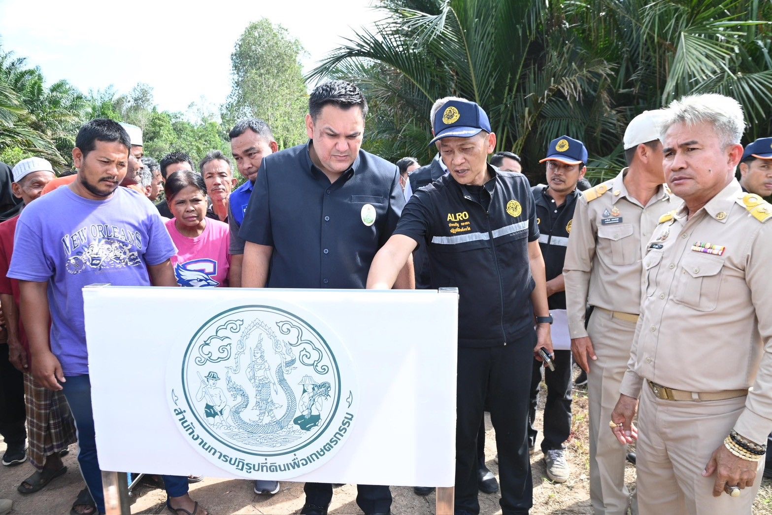 “รมช.อามินทร์” ลงพื้นที่ตากใบ เร่งก่อสร้างถนนเข้าแปลง ส.ป.ก. หนุนคมนาคมเกษตร ลดต้นทุน เพิ่มความมั่นคงเกษตรกร 5 S 496861201