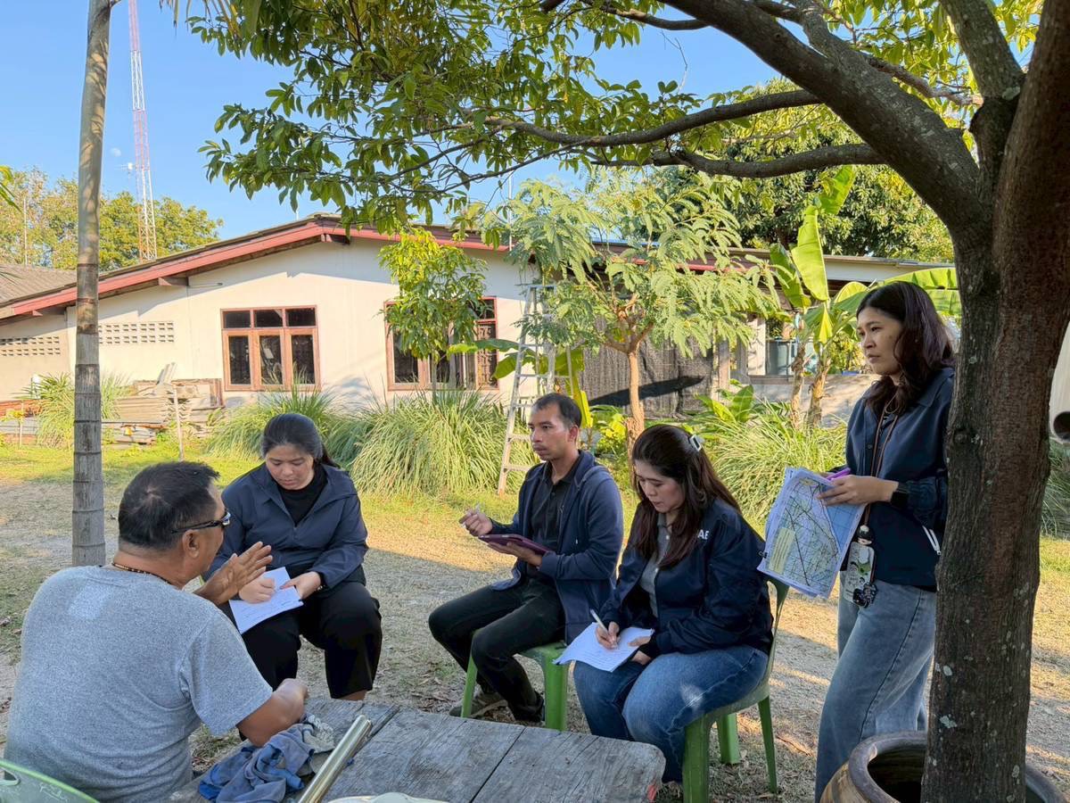 สศก. ผนึกกำลัง สคทช. ลงพื้นที่ประจวบคีรีขันธ์ ใช้ภาพถ่ายทางอากาศ–Ground Truth ยืนยันแนวเขตที่ดินรัฐ วางฐาน “ที่ดินชัด ตามรอยได้ ยกระดับสินค้าเกษตรมูลค่าสูง” 8 S 57901104 0 1