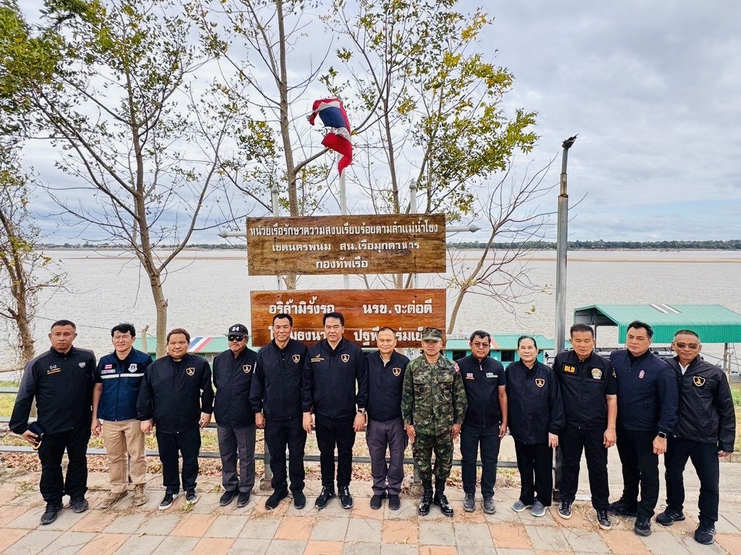 “ผอ.ฉก.พญานาคราช” บุกมุกดาหาร “พล.ต.ต.มนตรี” ขันน็อตเข้ม สกัดสินค้าเกษตรเถื่อนข้ามโขง สั่งฟันไม่เลี้ยงขบวนการลักลอบ-จนท.แตกแถว รับมือผลผลิตทะลักช่วงปีใหม่ 7 messageImage 1765510845579