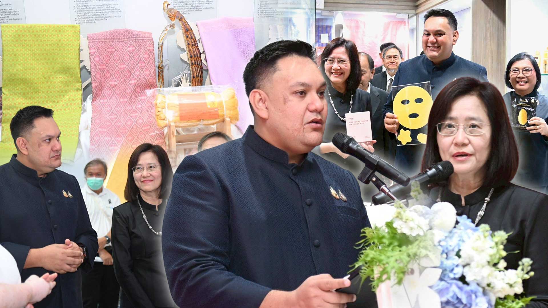 กรมหม่อนไหม ครบรอบ 16 ปี วันคล้ายวันสถาปนา ภายใต้แนวคิด “น้อมรำลึกพระมารดาแห่งไหมไทย” มุ่งเน้นการอนุรักษ์และสืบสานภูมิปัญญา ส่งเสริมการใช้ผ้าไหมมาเป็นส่วนประกอบในเครื่องประดับ พร้อมส่งเสริมด้านการตลาดส่งออกโดยเฉพาะตลาดตะวันออกกลางและ 3 จังหวัดชายแดนใต้เพิ่มมากขึ้น 1 กรมหม่อนไหม ครบรอบ 16 ปี3