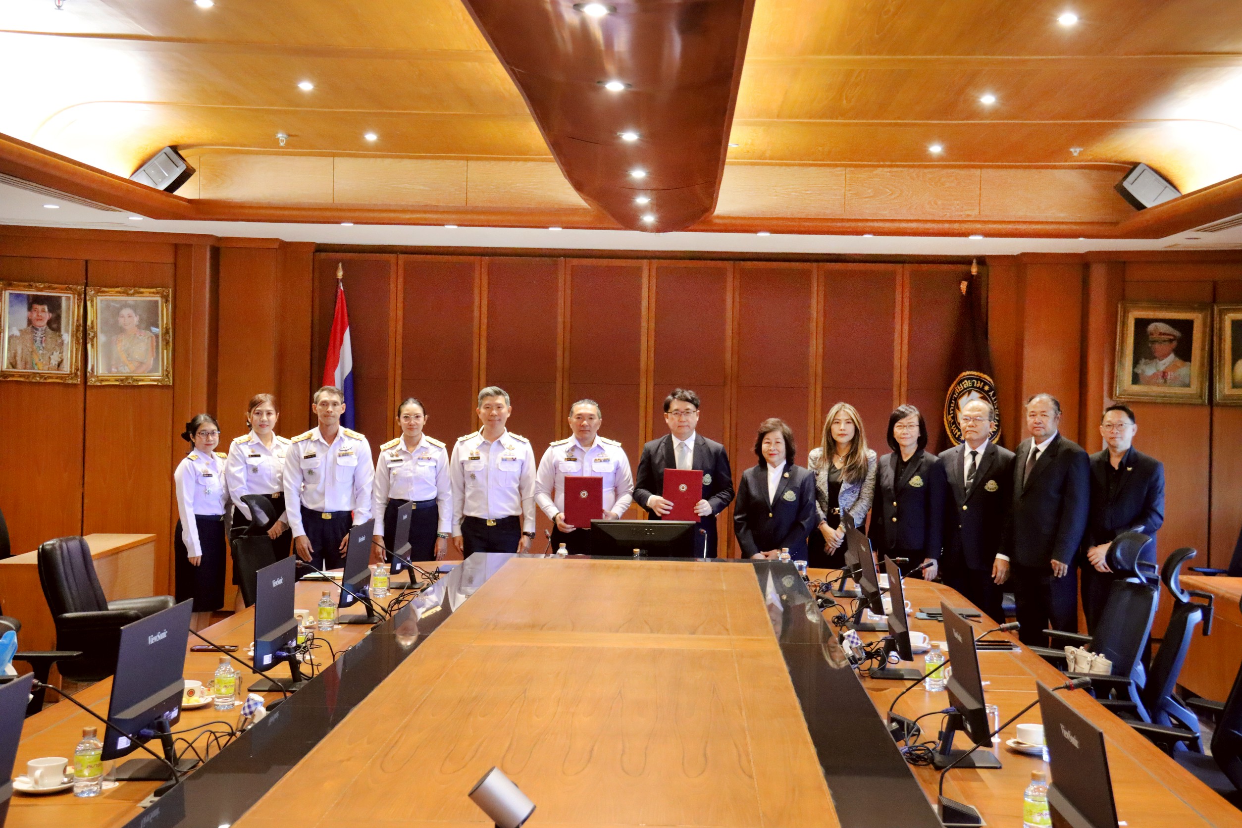 องค์การสะพานปลา (อสป.) ร่วมกับ มหาวิทยาลัยสยาม ลงนาม MOU ขับเคลื่อนความร่วมมือทางวิชาการ ยกระดับงานวิจัย นวัตกรรม และศักยภาพบุคลากร 4 ภาพอสป3